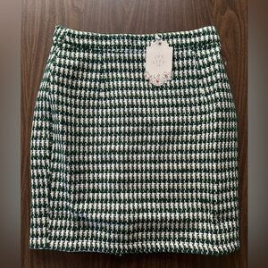 Ivy City Co Green and White Houndstooth Women's Skirt (Small, NWT)